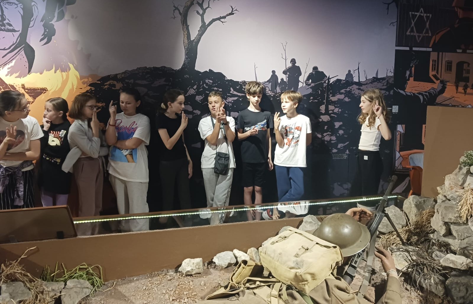 piątoklasiści zwiedzają Muzeum Wojska Polskiego