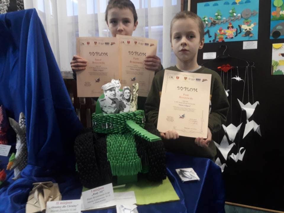 uczniowie nagrodzeni w konkursie Mistrz Origami